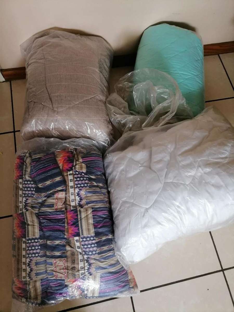 Duvet Covers & Sets LOT OF 4 X ONE BID FOR THE LOT